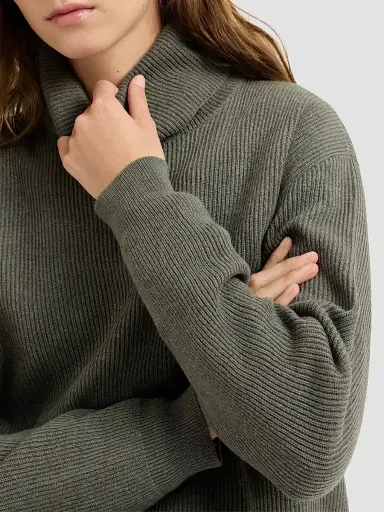 Brunello Cucinelli Women's Cashmere English Rib Turtleneck Sweater with Monili - Origano | Thumbnail 6 Brunello Cucinelli Women's Cashmere English Rib Turtleneck Sweater with Monili - Origano | Thumbnail 6