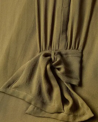 Yves Saint Laurent lavallière blouse in silk crepe muslin | Thumbnail 4 Yves Saint Laurent lavallière blouse in silk crepe muslin | Thumbnail 4