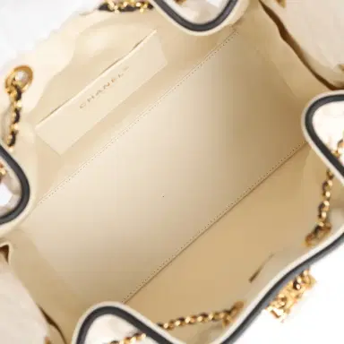 Chanel Chanel Small 25 Hobo Bag Ecru Canvas and Black Calfskin Gold Hardware | Thumbnail 9 Chanel Chanel Small 25 Hobo Bag Ecru Canvas and Black Calfskin Gold Hardware | Thumbnail 9