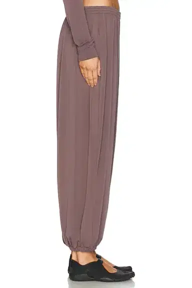 NikeSKIMS Stretch Knit Harem Pant | Thumbnail 3 NikeSKIMS Stretch Knit Harem Pant | Thumbnail 3