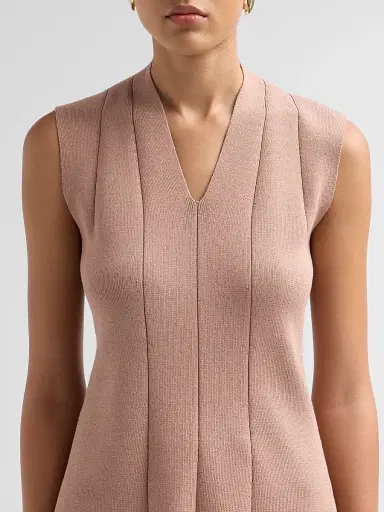 Misook Women's Princess Seam V-Neck Tank - Charmeuse | Thumbnail 5 Misook Women's Princess Seam V-Neck Tank - Charmeuse | Thumbnail 5
