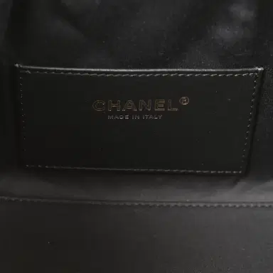 Chanel Chanel Mini 25 Hobo Bag Black Tweed Bouclé Gold Hardware | Thumbnail 8 Chanel Chanel Mini 25 Hobo Bag Black Tweed Bouclé Gold Hardware | Thumbnail 8