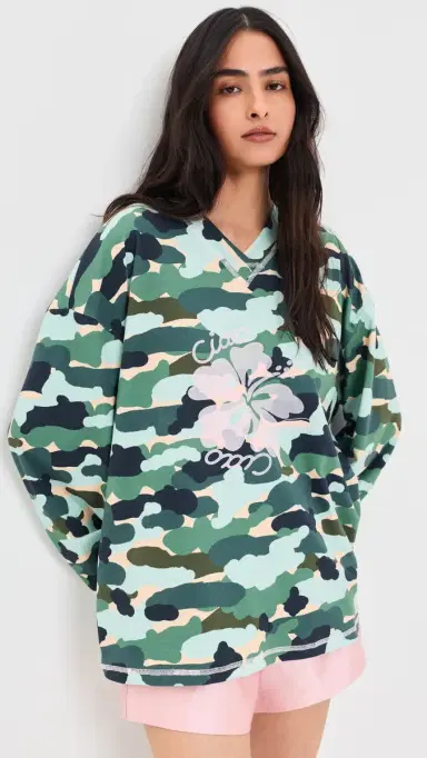 Ciao Ciao Vacation Camo Hibiscus peedway Tee Green Camo | Thumbnail 2 Ciao Ciao Vacation Camo Hibiscus peedway Tee Green Camo | Thumbnail 2