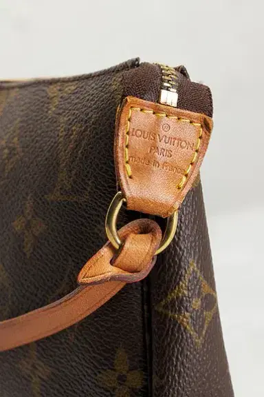 FWRD Renew Louis Vuitton Monogram Pochette Accessoires Shoulder Bag | Thumbnail 5 FWRD Renew Louis Vuitton Monogram Pochette Accessoires Shoulder Bag | Thumbnail 5