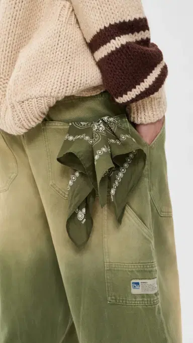 UNIVERSAL WORKS Classic Bandana Olive One Size | Thumbnail 4 UNIVERSAL WORKS Classic Bandana Olive One Size | Thumbnail 4