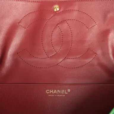 Chanel Chanel Maxi "Souplissimo" Small Flap Bag Green Grained Calfskin Gold Hardware | Thumbnail 10 Chanel Chanel Maxi "Souplissimo" Small Flap Bag Green Grained Calfskin Gold Hardware | Thumbnail 10