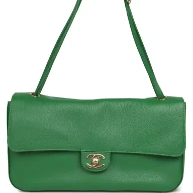 Chanel Chanel Maxi "Souplissimo" Small Flap Bag Green Grained Calfskin Gold Hardware | Thumbnail 1 Chanel Chanel Maxi "Souplissimo" Small Flap Bag Green Grained Calfskin Gold Hardware | Thumbnail 1
