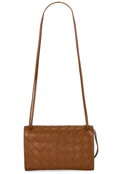 Bottega Veneta Andiamo Slim Pouch On Strap | Thumbnail 3 Bottega Veneta Andiamo Slim Pouch On Strap | Thumbnail 3