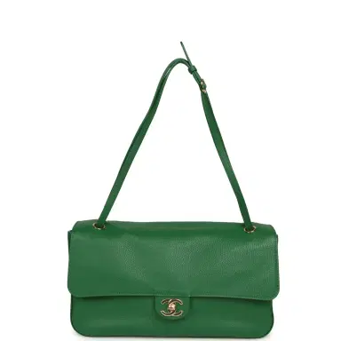 Chanel Chanel Maxi "Souplissimo" Small Flap Bag Green Grained Calfskin Gold Hardware | Thumbnail 6 Chanel Chanel Maxi "Souplissimo" Small Flap Bag Green Grained Calfskin Gold Hardware | Thumbnail 6
