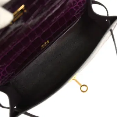 HERMÈS Pre-owned Hermes Kelly Pochette Aubergine Shiny Alligator Mississippiensis Gold Hardware | Thumbnail 8 HERMÈS Pre-owned Hermes Kelly Pochette Aubergine Shiny Alligator Mississippiensis Gold Hardware | Thumbnail 8