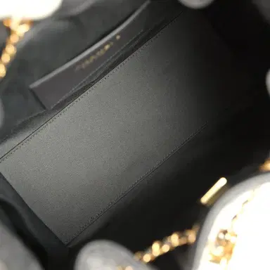 Chanel Chanel Small 25 Hobo Bag Dark Grey Wool Felt Gold Hardware | Thumbnail 8 Chanel Chanel Small 25 Hobo Bag Dark Grey Wool Felt Gold Hardware | Thumbnail 8