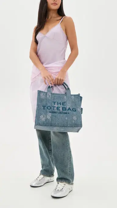Marc Jacobs The Medium Denim Tote Bag Indigo Multi One Size | Thumbnail 4 Marc Jacobs The Medium Denim Tote Bag Indigo Multi One Size | Thumbnail 4