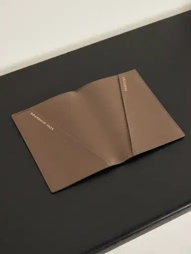 Smythson Mara Croc-effect Leather Passport Cover | Thumbnail 4 Smythson Mara Croc-effect Leather Passport Cover | Thumbnail 4