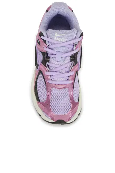 Nike V5 RNR Reflective Accent Sneaker | Thumbnail 4 Nike V5 RNR Reflective Accent Sneaker | Thumbnail 4
