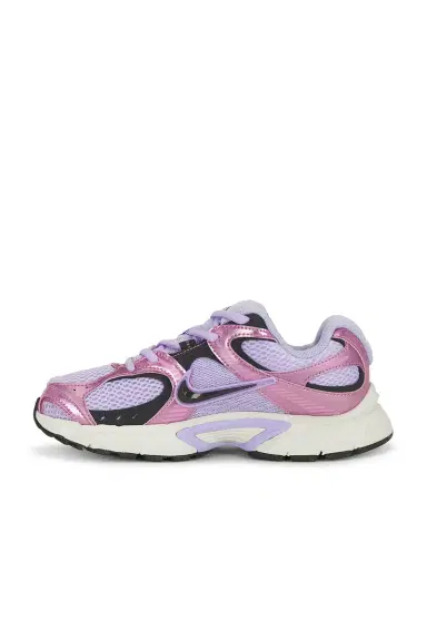 Nike V5 RNR Reflective Accent Sneaker | Thumbnail 5 Nike V5 RNR Reflective Accent Sneaker | Thumbnail 5