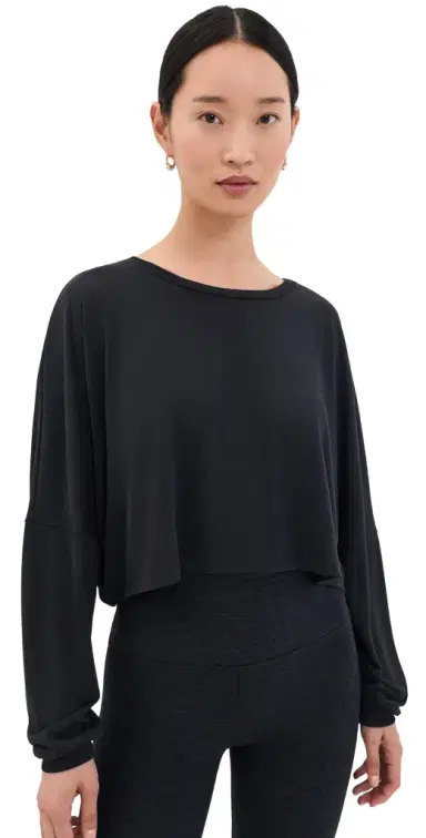Beyond Yoga Studio uxe Cropped ong Sleeve Tee Black | Thumbnail 1 Beyond Yoga Studio uxe Cropped ong Sleeve Tee Black | Thumbnail 1