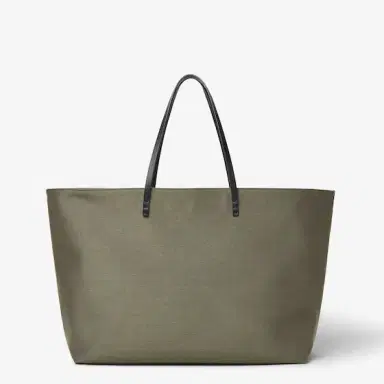 Fendi Large shopper bag, a functional, timeless carry-all that is | Thumbnail 3 Fendi Large shopper bag, a functional, timeless carry-all that is | Thumbnail 3