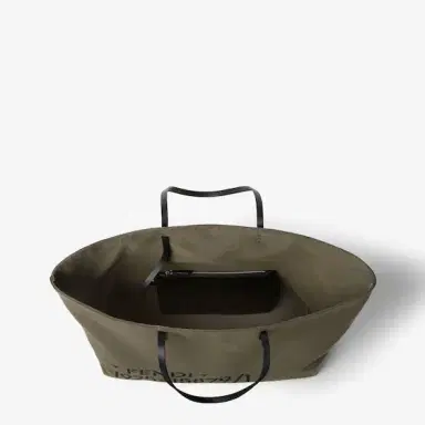 Fendi Large shopper bag, a functional, timeless carry-all that is | Thumbnail 4 Fendi Large shopper bag, a functional, timeless carry-all that is | Thumbnail 4