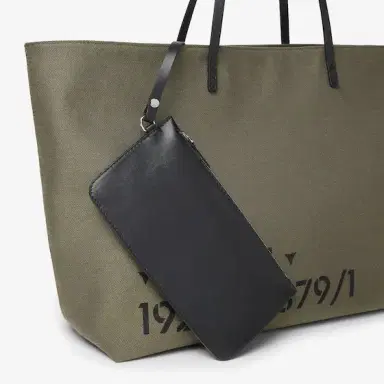 Fendi Large shopper bag, a functional, timeless carry-all that is | Thumbnail 5 Fendi Large shopper bag, a functional, timeless carry-all that is | Thumbnail 5