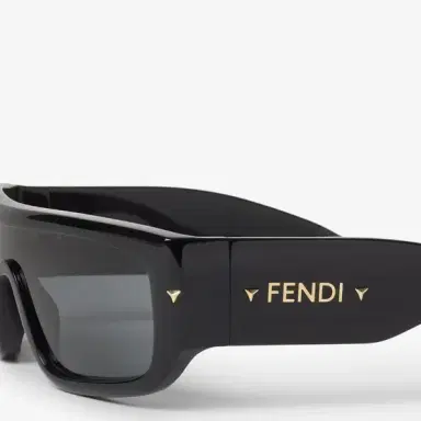 Fendi Graphic volumes and sculptural lines ensure | Thumbnail 3 Fendi Graphic volumes and sculptural lines ensure | Thumbnail 3