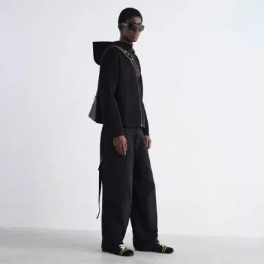 Fendi Graphic volumes and sculptural lines ensure | Thumbnail 4 Fendi Graphic volumes and sculptural lines ensure | Thumbnail 4