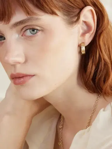 Sydney Evan Fluted 14-karat Gold Diamond Medium Hoop Earrings | Thumbnail 2 Sydney Evan Fluted 14-karat Gold Diamond Medium Hoop Earrings | Thumbnail 2
