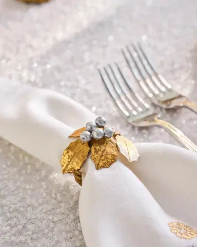 Juliska Forest Walk Holly with Berries Napkin Rings, Set of 4 | Thumbnail 6 Juliska Forest Walk Holly with Berries Napkin Rings, Set of 4 | Thumbnail 6