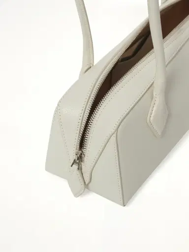 Alaïa Le Teckel Medium Bag | Thumbnail 8 Alaïa Le Teckel Medium Bag | Thumbnail 8
