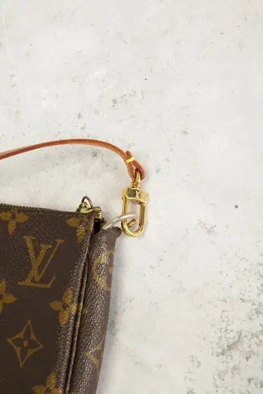 Louis Vuitton Louis Vuitton Monogram Pochette Accessoires Shoulder Bag | Thumbnail 8 Louis Vuitton Louis Vuitton Monogram Pochette Accessoires Shoulder Bag | Thumbnail 8