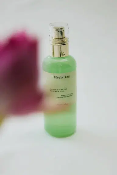 Hyeja Vegan Lotus Clarifying Gentle PHA Facial Mist | Thumbnail 3 Hyeja Vegan Lotus Clarifying Gentle PHA Facial Mist | Thumbnail 3