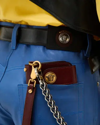 Versace Emblème Long Leather Wallet | Thumbnail 2 Versace Emblème Long Leather Wallet | Thumbnail 2