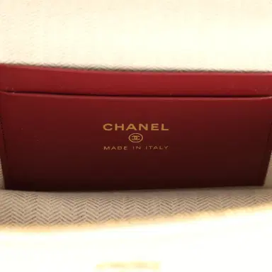 Chanel Chanel "Supple" Top Handle Long Vanity Case with Chain White Grained Calfskin Gold Hardware | Thumbnail 10 Chanel Chanel "Supple" Top Handle Long Vanity Case with Chain White Grained Calfskin Gold Hardware | Thumbnail 10