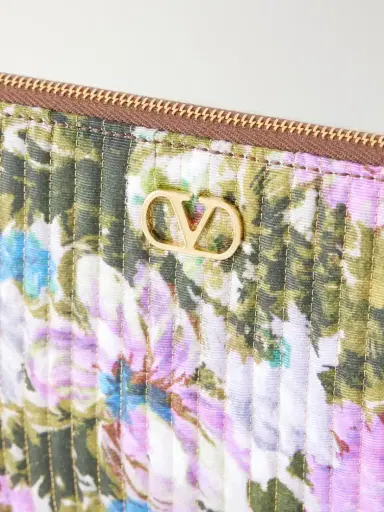 Valentino Garavani Vlogo-embellished Medium Leather-trimmed Quilted Floral-jacquard Clutch | Thumbnail 5 Valentino Garavani Vlogo-embellished Medium Leather-trimmed Quilted Floral-jacquard Clutch | Thumbnail 5