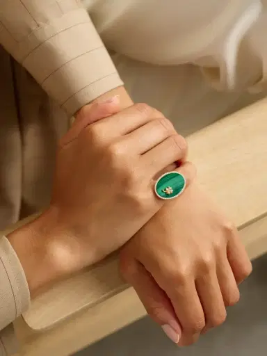 Yvonne Léon Médaillon Trèfle 9-karat Gold, Malachite And Diamond Ring | Thumbnail 2 Yvonne Léon Médaillon Trèfle 9-karat Gold, Malachite And Diamond Ring | Thumbnail 2