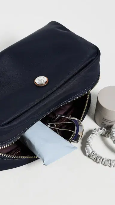 Tory Burch Twist Medium Cosmetic Case | Thumbnail 4 Tory Burch Twist Medium Cosmetic Case | Thumbnail 4