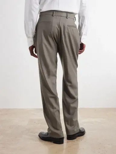 De Bonne Facture One Pleat Straight-Leg Pleated Virgin Wool Trousers - Men | Thumbnail 4 De Bonne Facture One Pleat Straight-Leg Pleated Virgin Wool Trousers - Men | Thumbnail 4