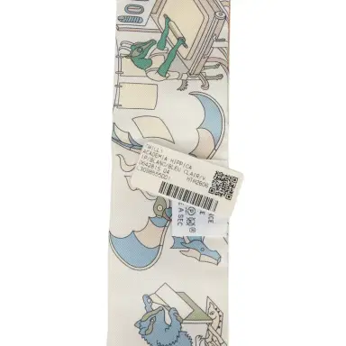 HERMÈS Hermes "Academia Hippica" Blanc, Bleu Clair, Vert Silk | Thumbnail 4 HERMÈS Hermes "Academia Hippica" Blanc, Bleu Clair, Vert Silk | Thumbnail 4