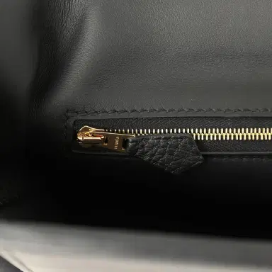 HERMÈS Hermes 24/24 29 Black Togo, Swift Gold Hardware | Thumbnail 8 HERMÈS Hermes 24/24 29 Black Togo, Swift Gold Hardware | Thumbnail 8
