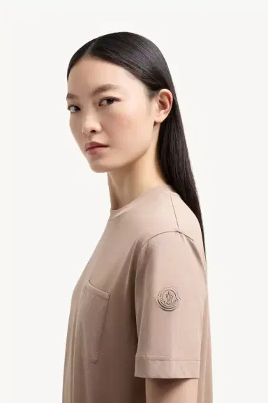 Moncler Cotton Jersey T-shirt With Pleated Pocket | Thumbnail 4 Moncler Cotton Jersey T-shirt With Pleated Pocket | Thumbnail 4