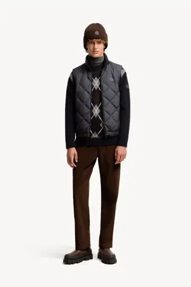 Moncler Chobe Diamond Quilted Down Vest | Thumbnail 3 Moncler Chobe Diamond Quilted Down Vest | Thumbnail 3