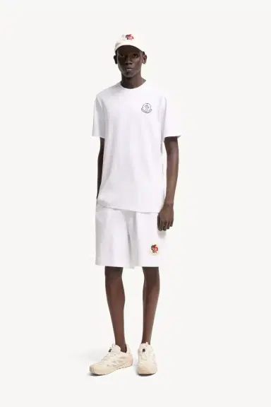 Moncler Cotton Jersey Logo Patch T-shirt | Thumbnail 2 Moncler Cotton Jersey Logo Patch T-shirt | Thumbnail 2