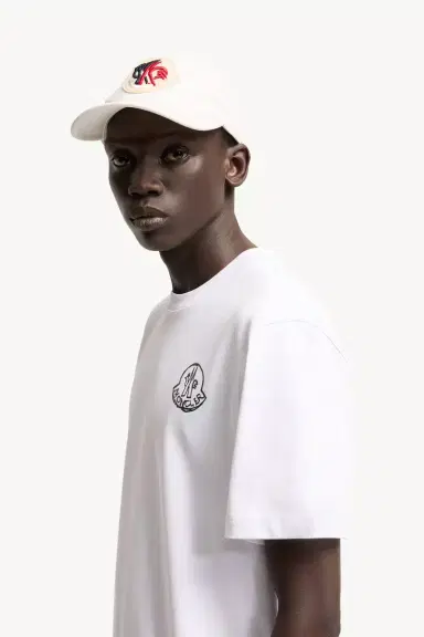 Moncler Cotton Jersey Logo Patch T-shirt | Thumbnail 3 Moncler Cotton Jersey Logo Patch T-shirt | Thumbnail 3
