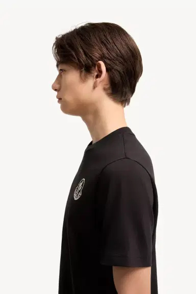 Moncler Cotton Jersey Logo Patch T-shirt | Thumbnail 3 Moncler Cotton Jersey Logo Patch T-shirt | Thumbnail 3