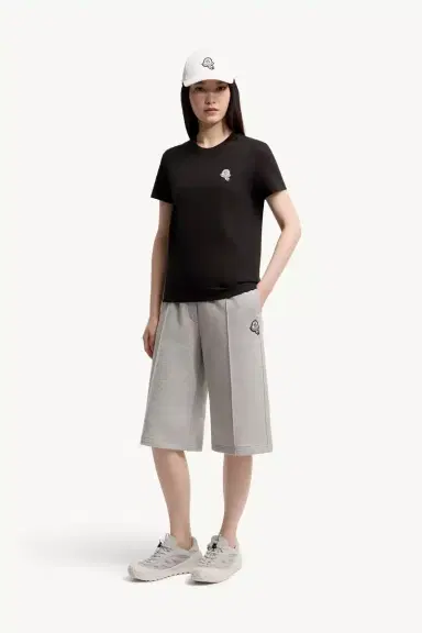 Moncler Logo Patch Cotton T-shirt | Thumbnail 3 Moncler Logo Patch Cotton T-shirt | Thumbnail 3