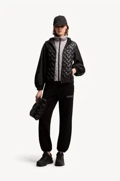 Moncler Logo Cotton Sweatpants | Thumbnail 3 Moncler Logo Cotton Sweatpants | Thumbnail 3