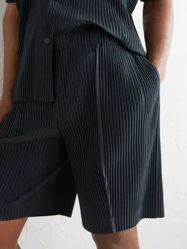 Homme Plissé Issey Miyake August Straight-Leg Pleated Shorts - Men | Thumbnail 5 Homme Plissé Issey Miyake August Straight-Leg Pleated Shorts - Men | Thumbnail 5