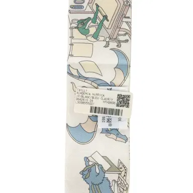 HERMÈS Hermes "Academia Hippica" Blanc, Bleu Clair, Vert Silk | Thumbnail 4 HERMÈS Hermes "Academia Hippica" Blanc, Bleu Clair, Vert Silk | Thumbnail 4