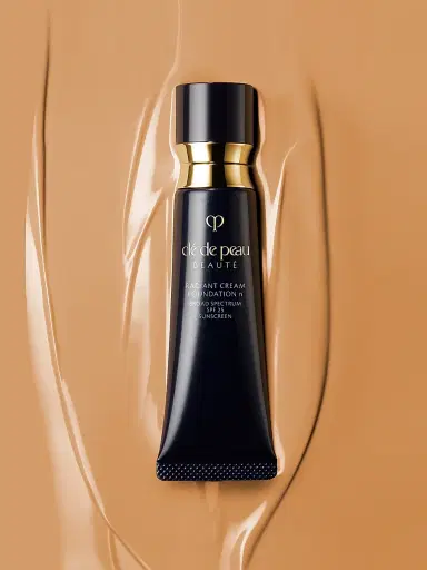 CLÉ DE PEAU BEAUTÉ Women's Radiant Cream Foundation SPF 25 | Thumbnail 7 CLÉ DE PEAU BEAUTÉ Women's Radiant Cream Foundation SPF 25 | Thumbnail 7