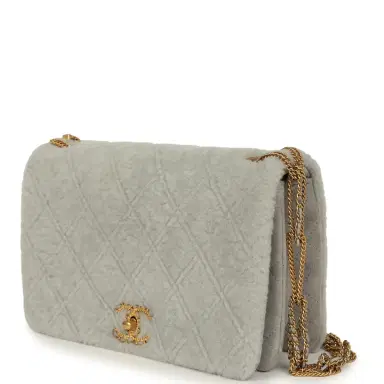 Chanel Chanel Medium Flap Bag Grey Shearling Antique Gold Hardware | Thumbnail 5 Chanel Chanel Medium Flap Bag Grey Shearling Antique Gold Hardware | Thumbnail 5