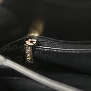 Chanel Chanel Medium Trendy CC Top Handle Flap Black Lambskin Light Gold Hardware | Thumbnail 13 Chanel Chanel Medium Trendy CC Top Handle Flap Black Lambskin Light Gold Hardware | Thumbnail 13